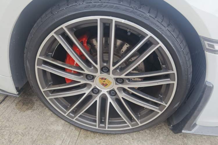 Used Porsche 718 2020 Boxster 2.0T Right Front Wheel Hub