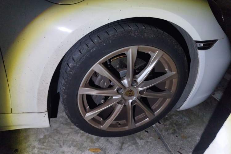 Used Porsche 718 2020 Boxster 2.0T Right Front Wheel Hub