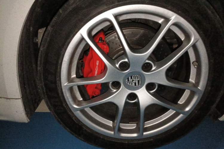 Used Porsche 718 2020 Boxster 2.0T Right Front Wheel Hub