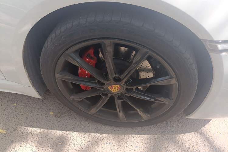 Used Porsche 718 2020 Cayman 2.0T Right Front Wheel Hub