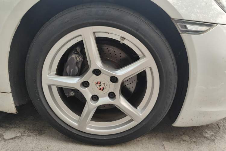 Used Porsche 718 2020 Boxster 2.0T Right Front Wheel Hub