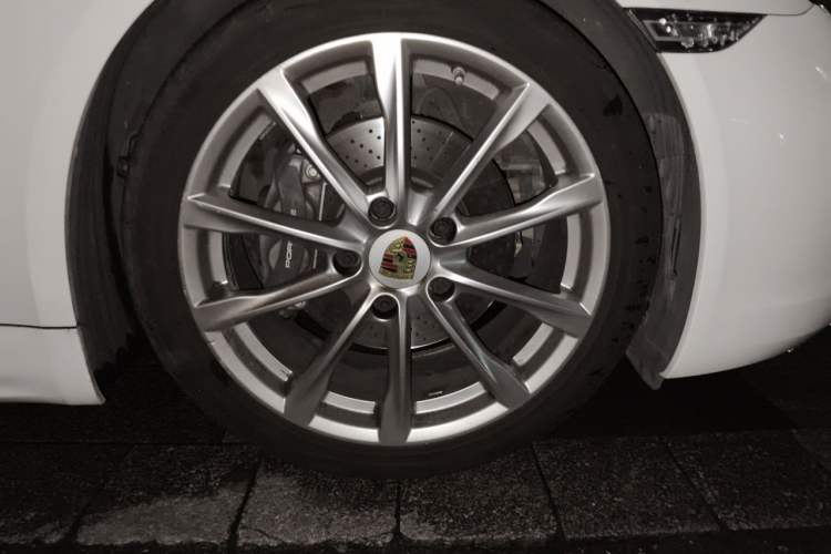 Used Porsche 718 2020 Boxster 2.0T Right Front Wheel Hub