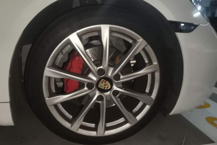 Used Porsche 718 2020 Boxster 2.0T Right Front Wheel Hub