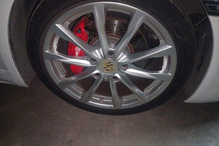 Used Porsche 718 2020 Boxster 2.0T Right Front Wheel Hub