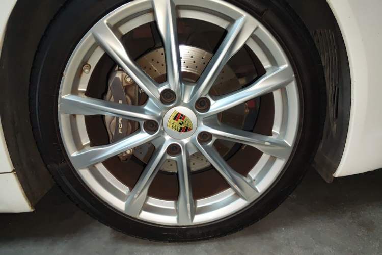 Used Porsche 718 2020 Boxster 2.0T Right Front Wheel Hub