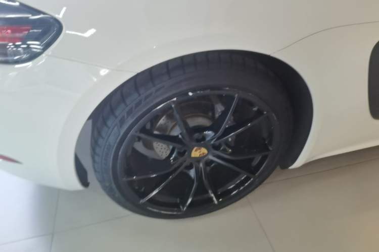 Used Porsche 718 2020 Boxster 2.0T Right Rear Wheel Hub