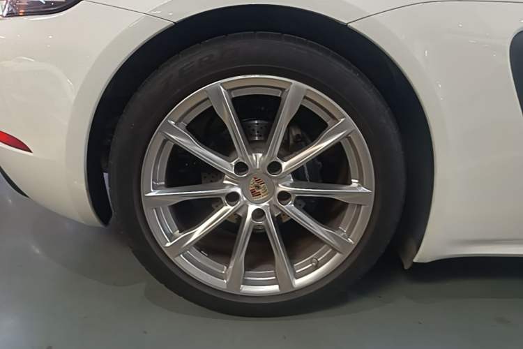 Used Porsche 718 2020 Boxster 2.0T Right Rear Wheel Hub