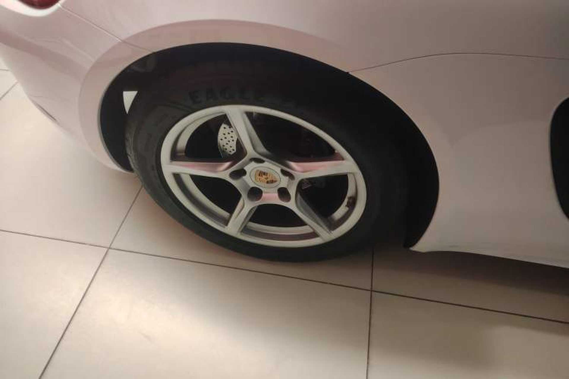 Used Porsche 718 2020 Boxster 2.0T Right Rear Wheel Hub