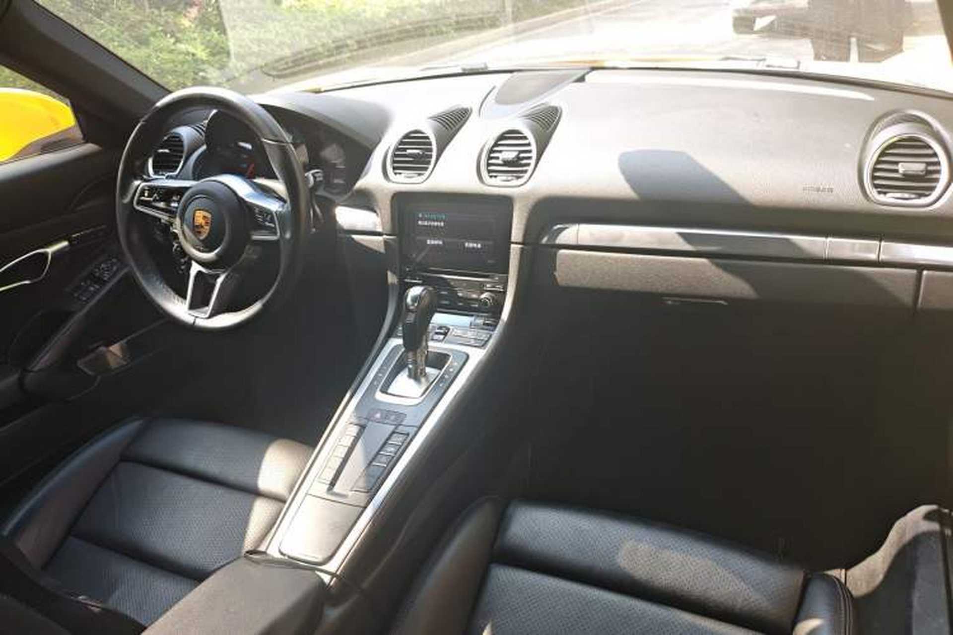 Used Porsche 718 2020 Cayman 2.0T Center Console