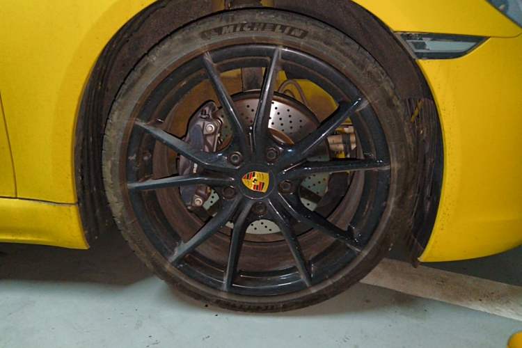 Used Porsche 718 2020 Boxster 2.0T Right Front Wheel Hub