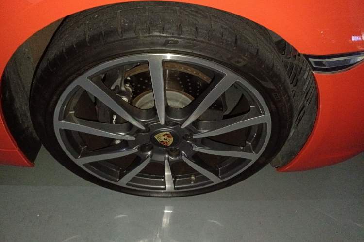 Used Porsche 718 2020 Boxster 2.0T Right Front Wheel Hub