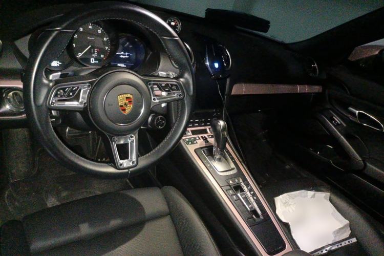 Used Porsche 718 2021 Spyder 2.0T Center Console