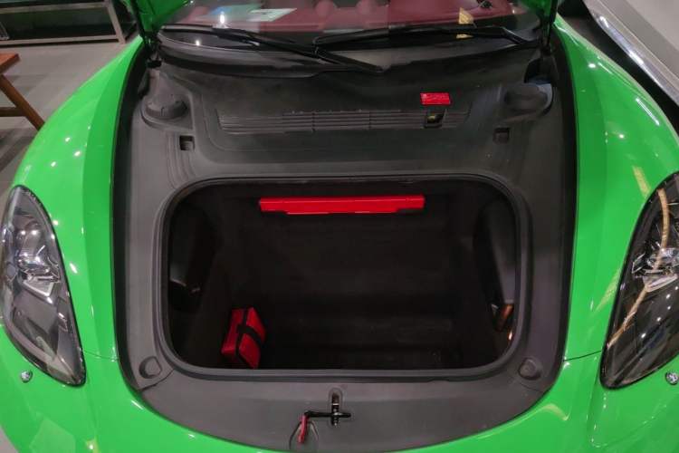 Used Porsche 718 2021 Spyder 2.0T Engine Bay