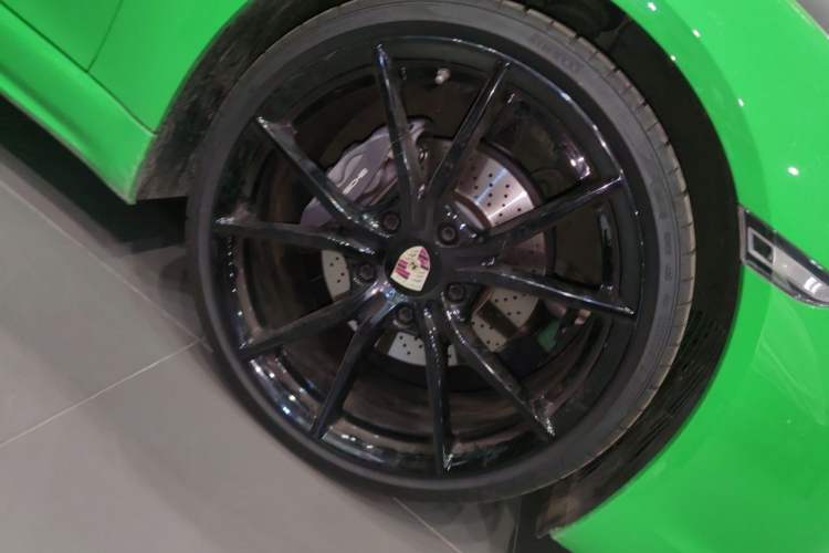 Used Porsche 718 2021 Spyder 2.0T Right Front Wheel Hub