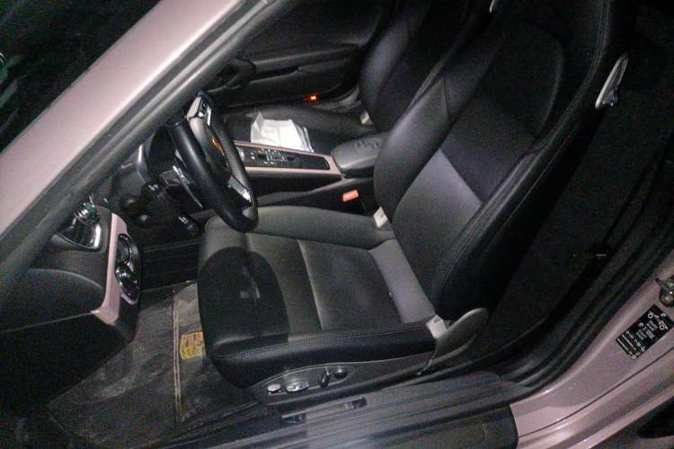 Used Porsche 718 2021 Spyder 2.0T Left Front Seat