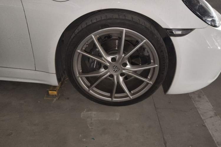 Used Porsche 718 2021 Spyder 2.0T Right Front Wheel Hub