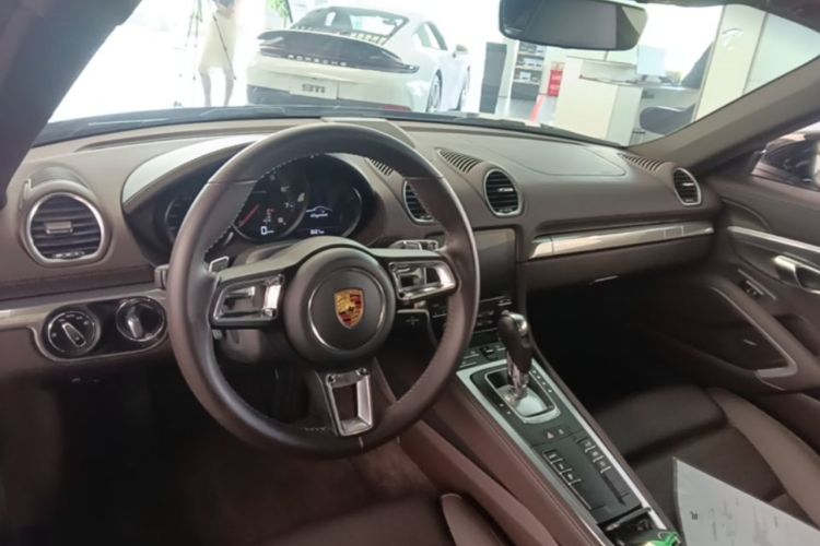 Used Porsche 718 2022 Cayman 2.0T Center Console
