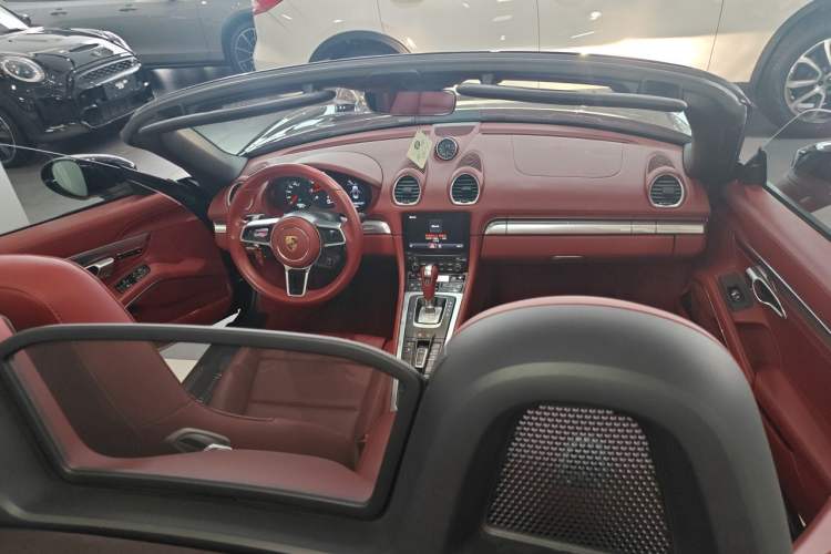Used Porsche 718 2022 Boxster 2.0T Center Console