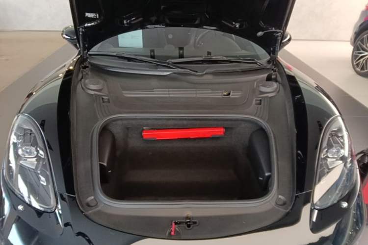 Used Porsche 718 2022 Cayman 2.0T Engine Bay