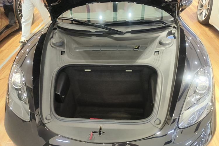 Used Porsche 718 2022 Cayman 2.0T Engine Bay