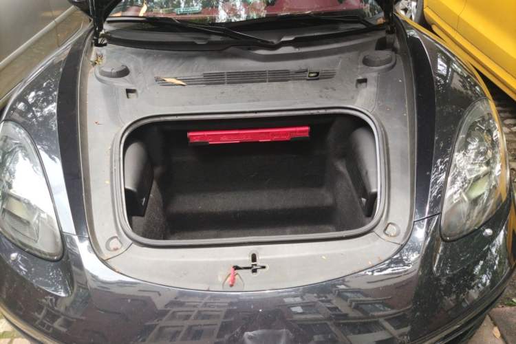 Used Porsche 718 2022 Cayman 2.0T Engine Bay