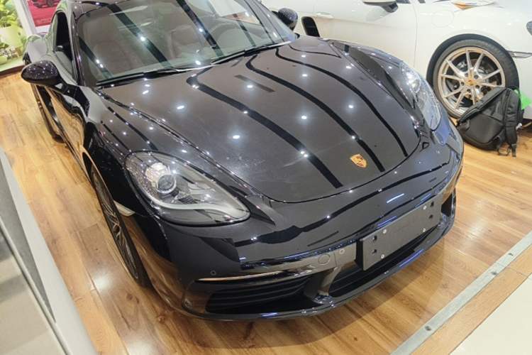 Used Porsche 718 2022 Cayman 2.0T Front Right 45 Deg