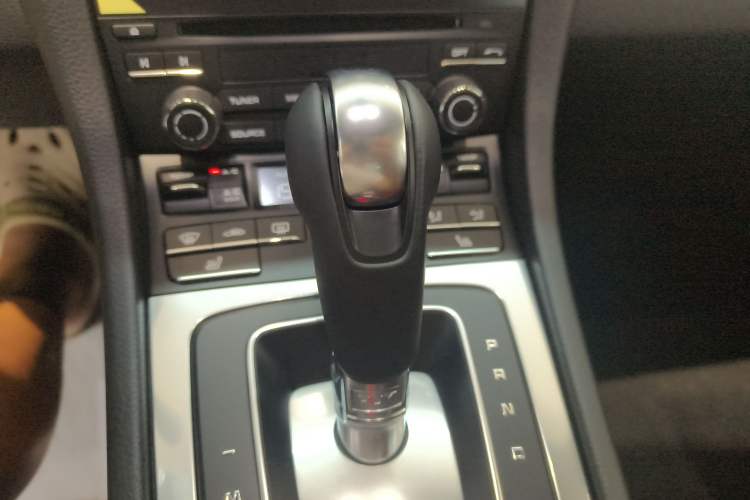 Used Porsche 718 2022 Cayman 2.0T Gear Lever
