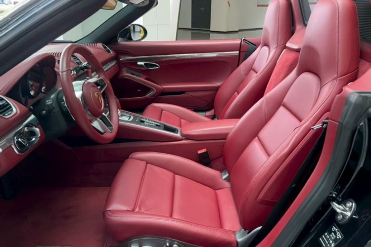 Used Porsche 718 2022 Boxster 2.0T Interior 2