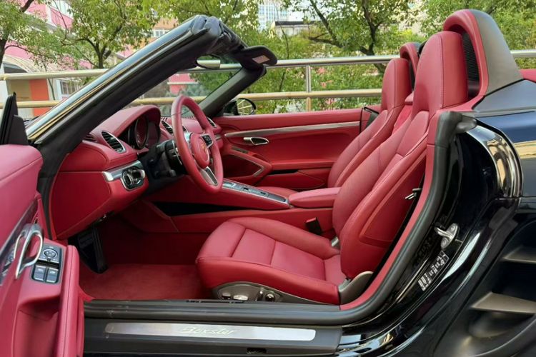 Used Porsche 718 2022 Boxster 2.0T Interior 2