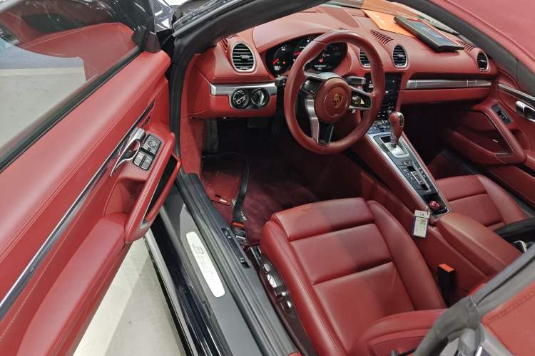 Used Porsche 718 2022 Boxster 2.0T Interior 3