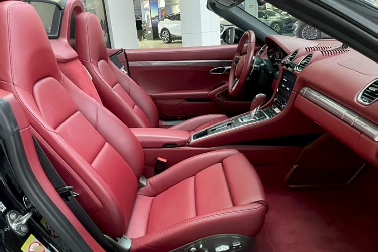 Used Porsche 718 2022 Boxster 2.0T Interior 3