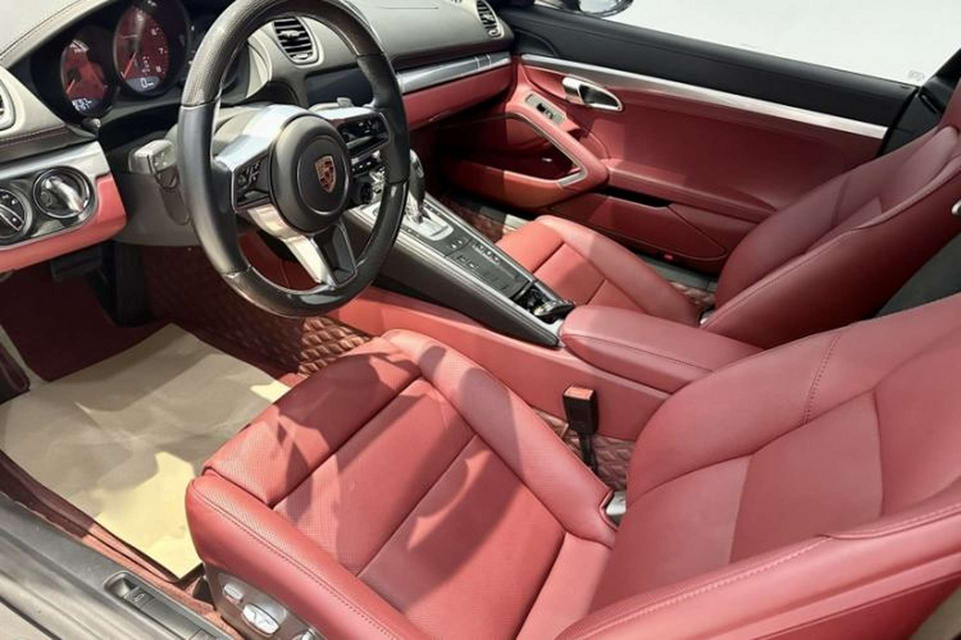 Used Porsche 718 2022 Cayman 2.0T Interior 7