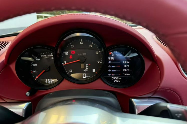 Used Porsche 718 2022 Boxster 2.0T Odometer Close Up