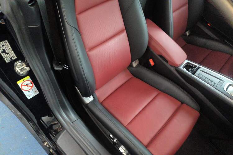 Used Porsche 718 2022 Cayman 2.0T Right Front Seat