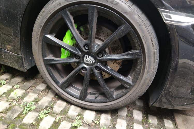Used Porsche 718 2022 Cayman 2.0T Right Front Wheel Hub