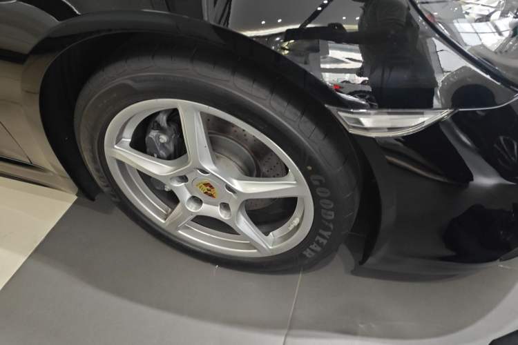 Used Porsche 718 2022 Boxster 2.0T Right Front Wheel Hub