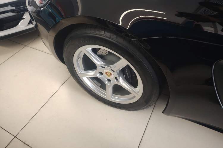 Used Porsche 718 2022 Boxster 2.0T Right Rear Wheel Hub