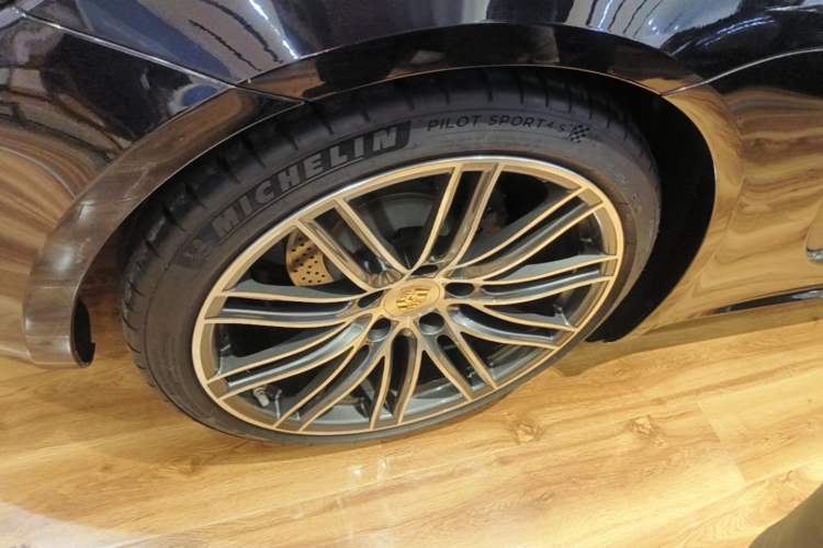 Used Porsche 718 2022 Cayman 2.0T Right Rear Wheel Hub