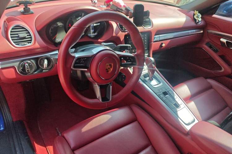 Used Porsche 718 2022 Boxster 2.0T Center Console