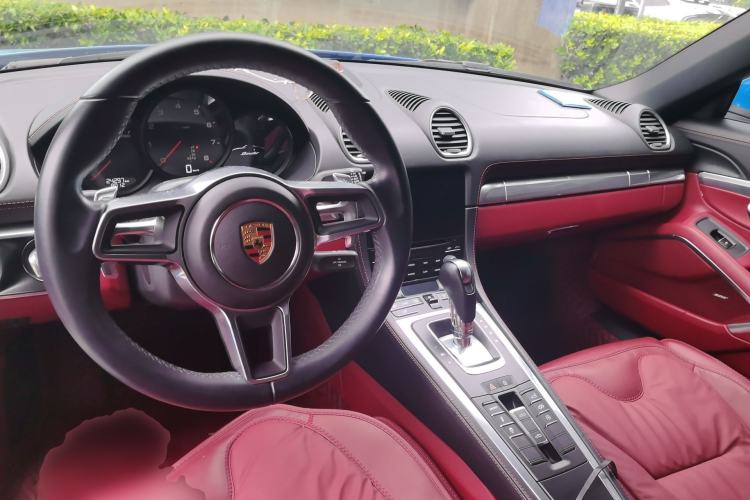 Used Porsche 718 2022 Boxster 2.0T Center Console