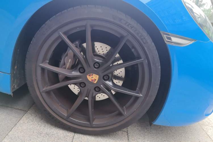 Used Porsche 718 2022 Boxster 2.0T Right Front Wheel Hub