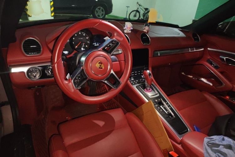 Used Porsche 718 2022 Boxster 2.0T Center Console