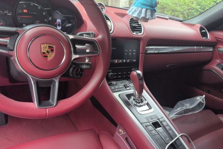 Used Porsche 718 2022 Boxster 2.0T Center Console