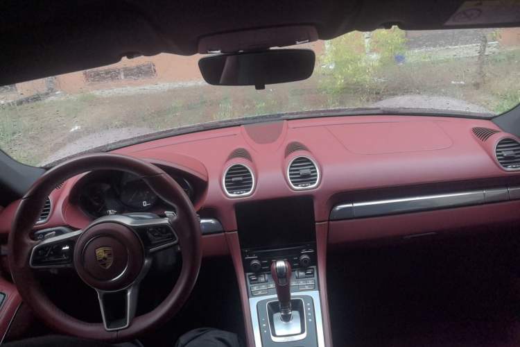 Used Porsche 718 2022 Cayman 2.0T Center Console