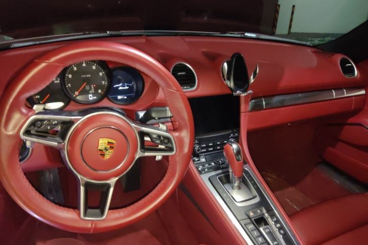 Used Porsche 718 2022 Boxster 2.0T Center Console