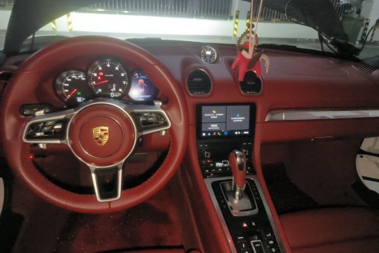 Used Porsche 718 2022 Boxster 2.0T Center Console