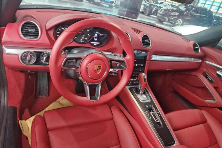 Used Porsche 718 2022 Boxster 2.0T Center Console