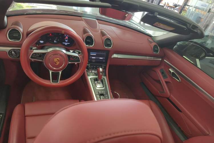 Used Porsche 718 2022 Boxster 2.0T Center Console