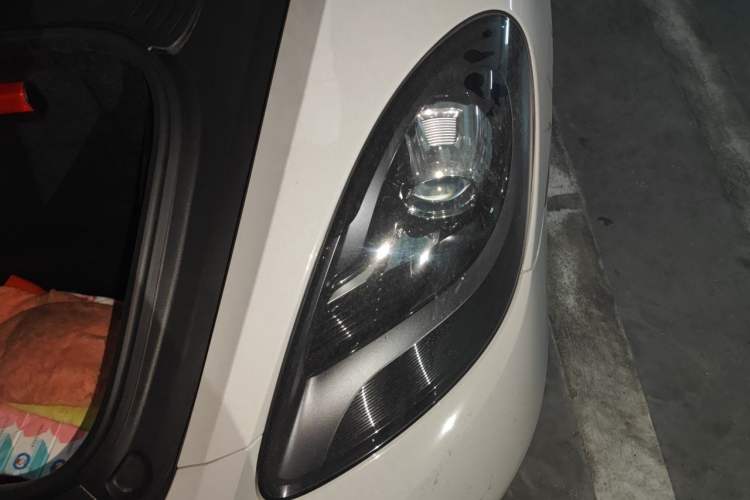 Used Porsche 718 2022 Spyder 2.0T Engine Bay Left