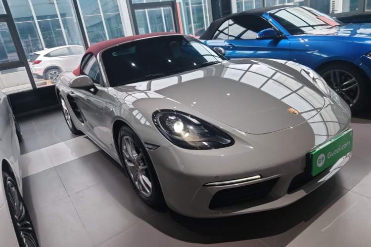 Used Porsche 718 2022 Boxster 2.0T Front Right 45 Deg